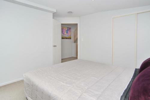 Regents Villa A - Christchurch Holiday Homes