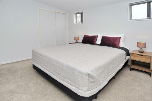 Regents Villa A - Christchurch Holiday Homes