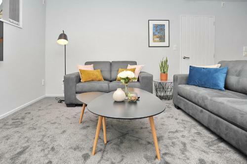 Regents Villa A - Christchurch Holiday Homes
