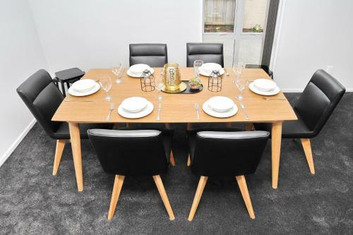 Regents Villa A - Christchurch Holiday Homes