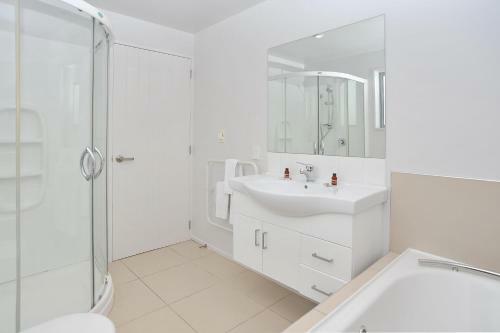 Regents Villa A - Christchurch Holiday Homes