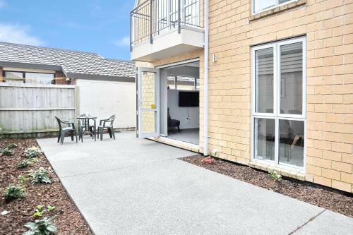 Regents Villa A - Christchurch Holiday Homes
