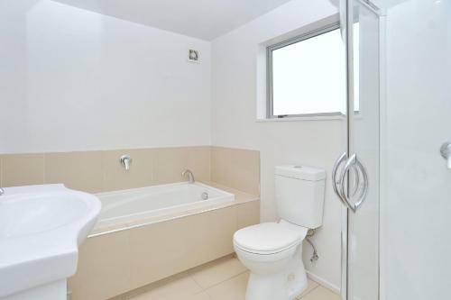 Regents Villa A - Christchurch Holiday Homes
