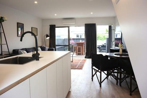 Apartamento Enchanting Downtown Abode