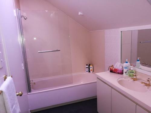 Bed & Breakfast Stay At Jellie Park
