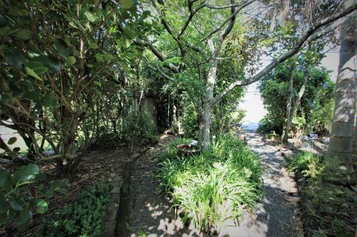 Bed & Breakfast Laharan Retreat
