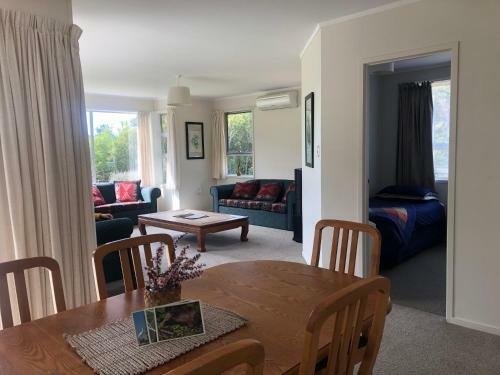 Lodge Aroha Island