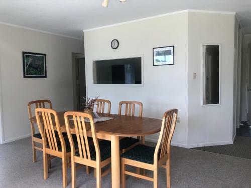 Lodge Aroha Island