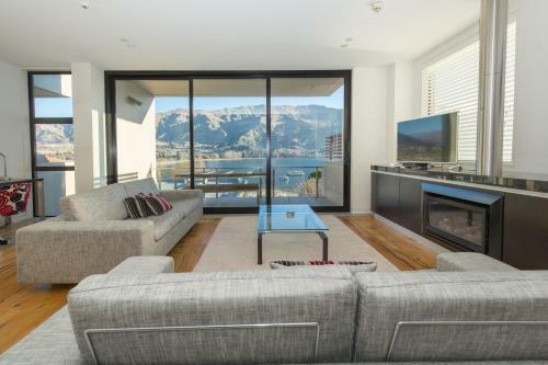 Lakeshore Springs Apartments
