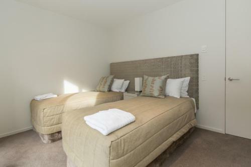 Lakeshore Springs Apartments