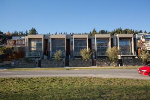 Lakeshore Springs Apartments