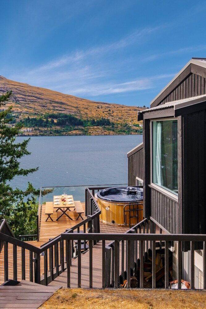 Queenstown Lakefront Dream