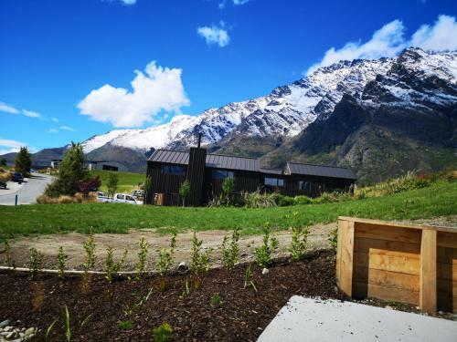 Jacks Point Family Homestay