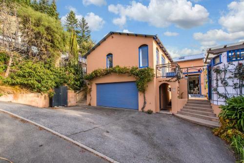 Sunny Lakeview Villa