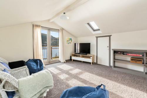 Sunny Lakeview Villa