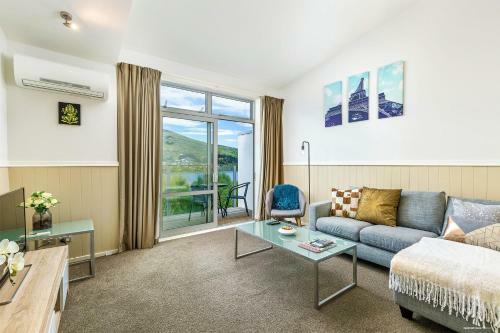 Lake View Greenstone Apartment Two