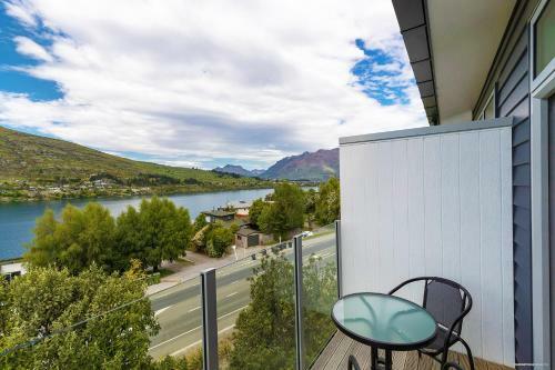 Lake View Greenstone Apartment Two