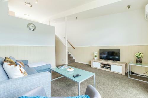 Lake View Greenstone Apartment Two