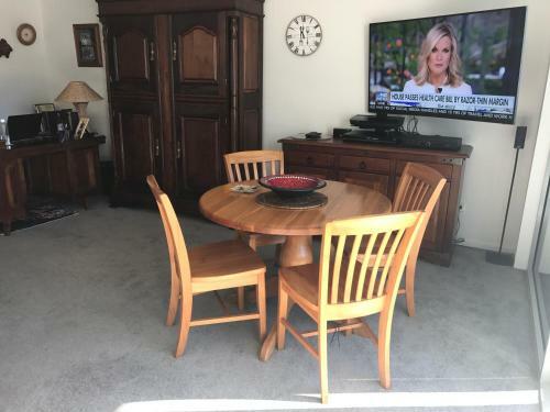 Oxley's Waterfront Luxury Apartment