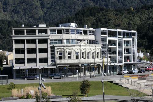 Oxley's Waterfront Luxury Apartment