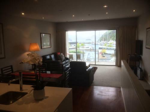 The Moorings - Luxury Waterfront Apartment
