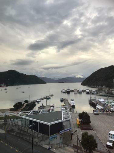 Astonishing Views Superb Waterfront Apartment