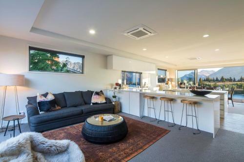 Lakefront Luxury By Touch Of Spice
