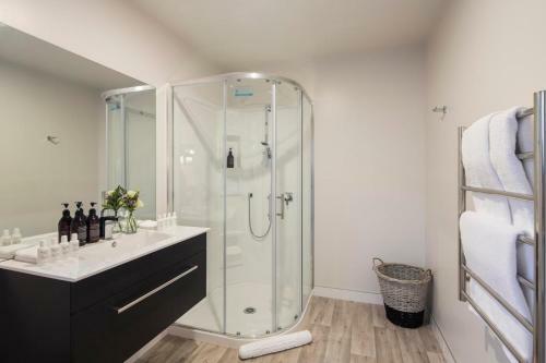 Lakefront Luxury By Touch Of Spice