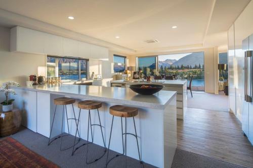 Lakefront Luxury By Touch Of Spice