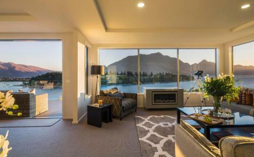 Lakefront Luxury By Touch Of Spice