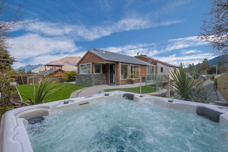 Central Queenstown Luxury Hideaway