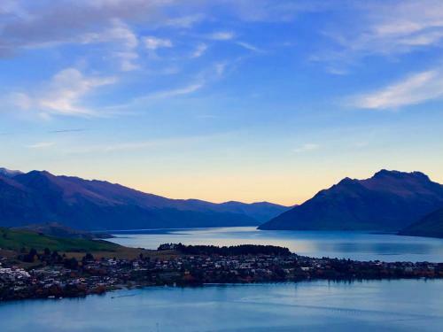 Remarkable Queenstown Lake House