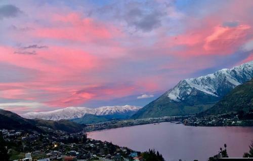 Remarkable Queenstown Lake House
