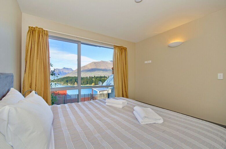 Grand Views On Earnslaw