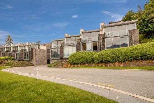 Tatau Pounamu - Queenstown Apartment