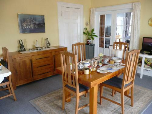 Bed & Breakfast Pukepapa Lodge