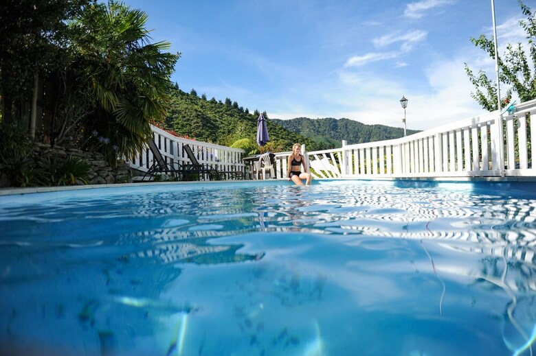 Bed & Breakfast Tirimoana House