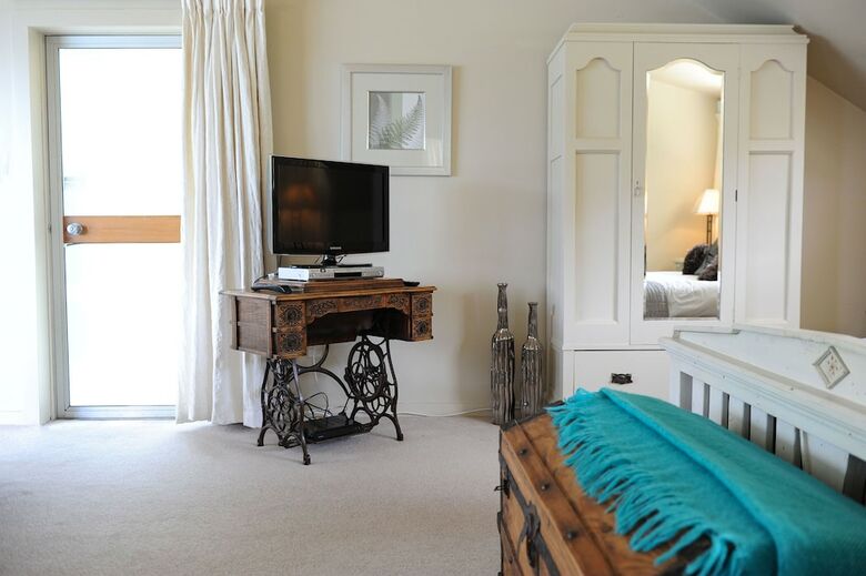 Bed & Breakfast Tirimoana House