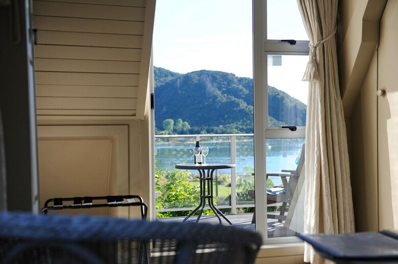 Bed & Breakfast Tirimoana House