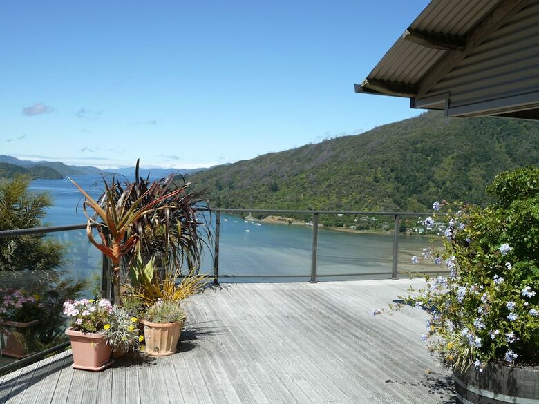 Bed & Breakfast Okiwa Bay Lodge