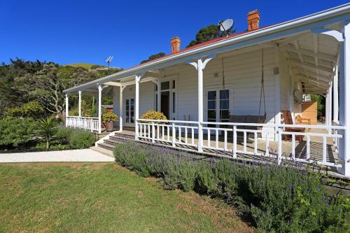 Oakura Bay Villa