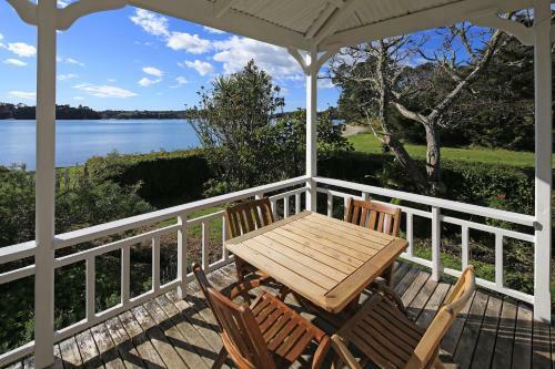 Oakura Bay Villa