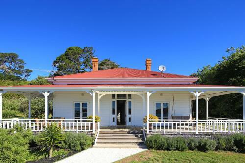 Oakura Bay Villa
