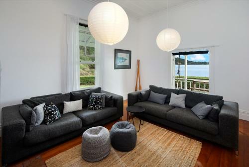 Oakura Bay Villa
