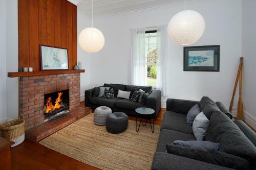Oakura Bay Villa