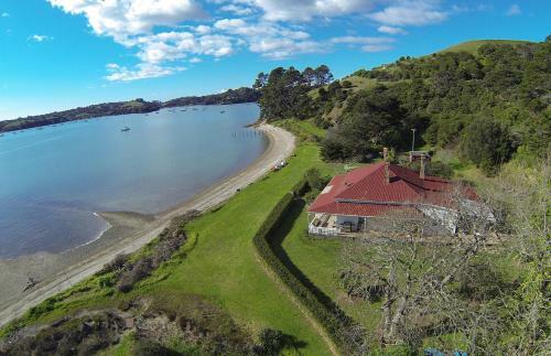 Oakura Bay Villa