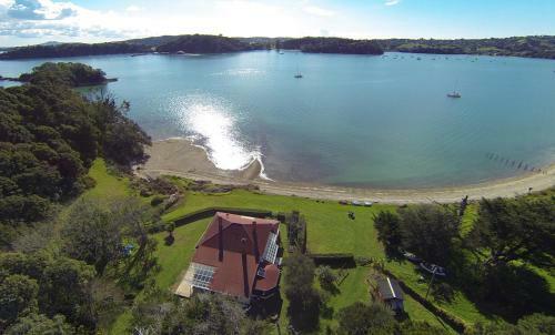 Oakura Bay Villa