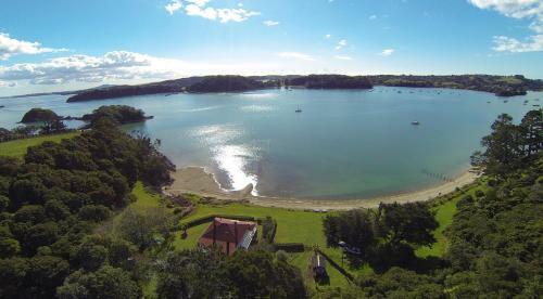 Oakura Bay Villa