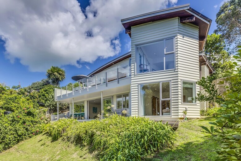 Absolute Beachfront Oneroa Bay