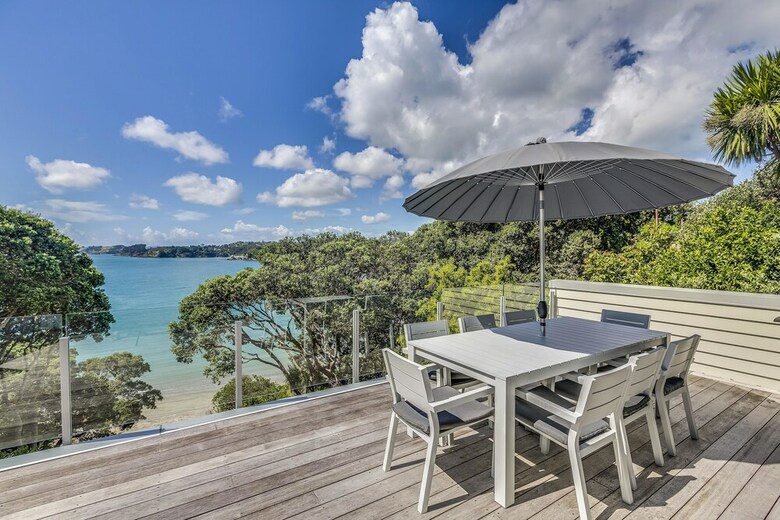 Absolute Beachfront Oneroa Bay